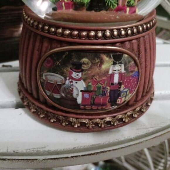 Christmas Snow Globe with Tree and Nutcrackers - Picture 2 of 4
